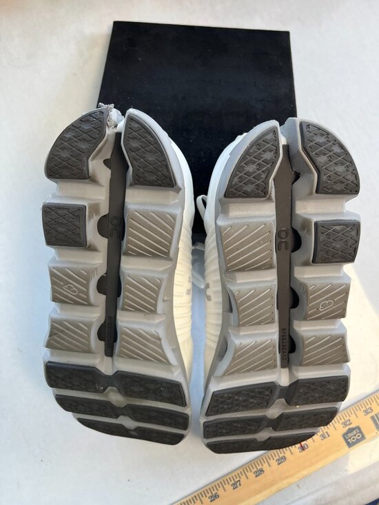 On Cloudswift 3 White Grey Men’s Running Shoes 11M Flawed